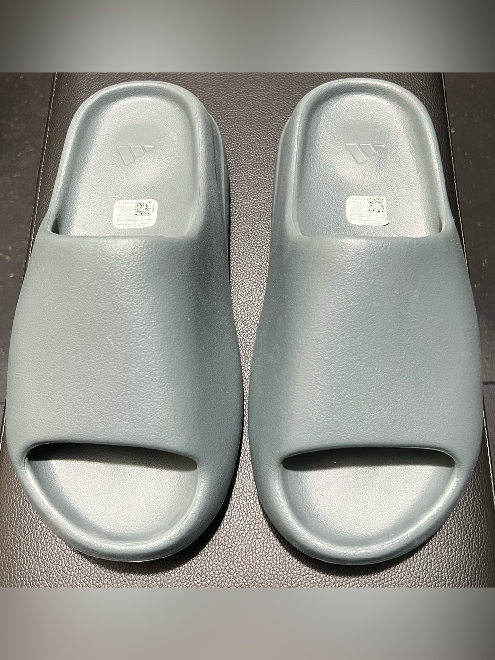 Yeezy Slides Slate Marine Size 8